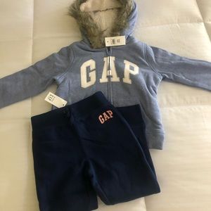 New Bundle 2 for $16 Baby Gap sweater w/sweats